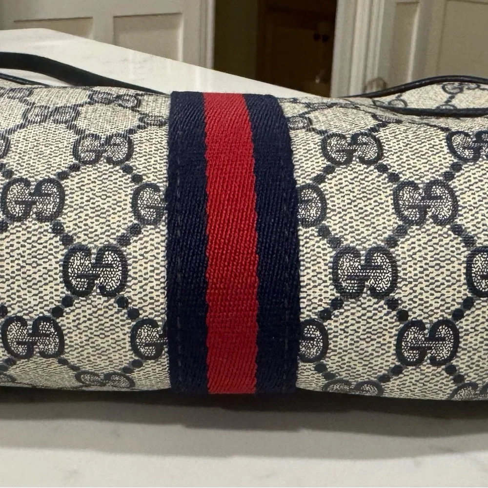 Gucci Crossbody Bag in Navy and Cream - Picture 4 of 6
